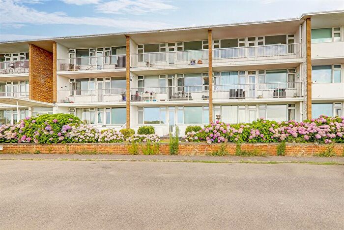 2 Bedroom Flat For Sale In Brighton Road, Lancing, BN15