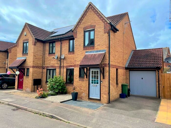 3 Bedroom Semi-Detached House To Rent In St Helens Grove, Monkston, MK10