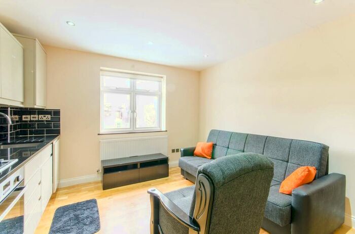 1 Bedroom Flat To Rent In Ivy Road, Southgate, London, N14
