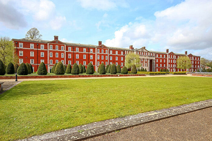 3 Bedroom Apartment To Rent In Peninsula Square, Winchester, SO23