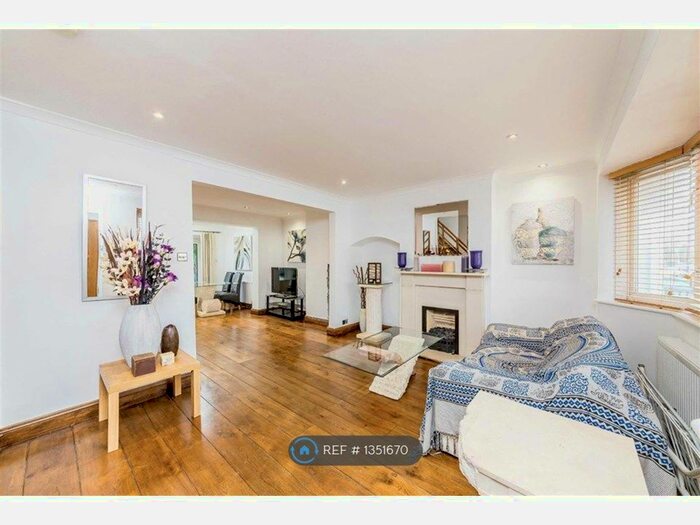 1 Bedroom Flat To Rent In Twickenham, Twickenham, TW2