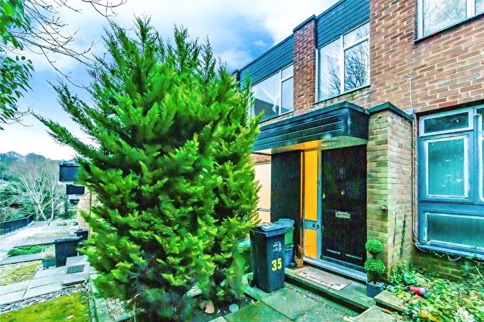 3 Bedroom Detached House For Sale In Deepfield Way, Coulsdon, CR5