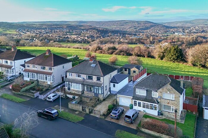 4 Bedroom Semi Detached House For Sale In Nab Wood Drive, Shipley, BD18