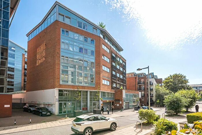 2 Bedroom Flat To Rent In Skerne Road, Kingston Upon Thames, Surrey, KT2