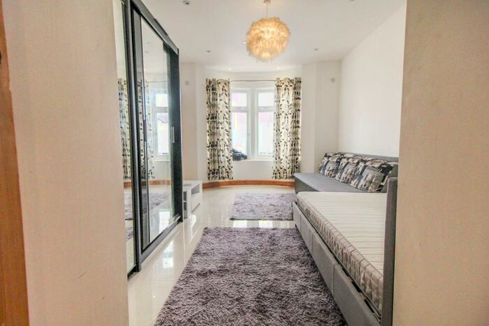 Studio To Rent In Woodford Avenue, Gants Hill, IG2