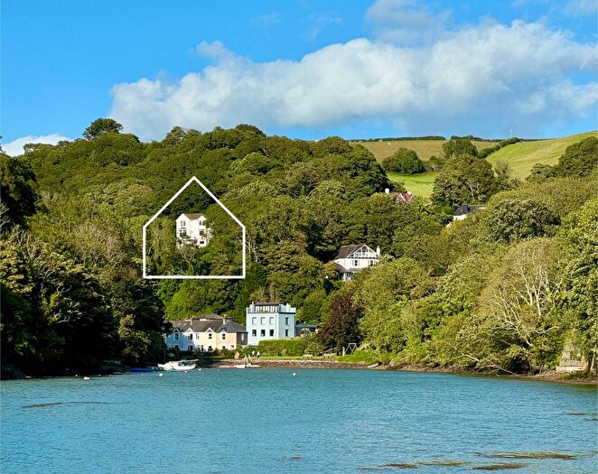 2 Bedroom Flat For Sale In Higher Contour Road, Kingswear, Dartmouth, TQ6