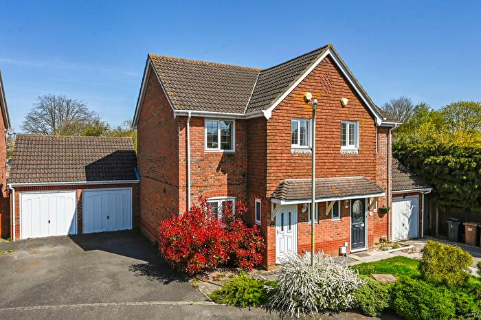 3 Bedroom Semi-Detached House For Sale In Harrow Way, Kingsnorth, TN23