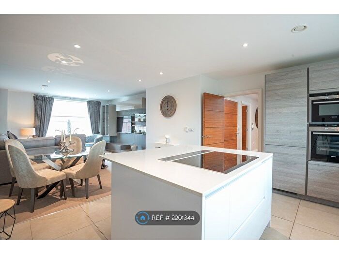 2 Bedroom Maisonette To Rent In Gardenia Court, Barnet, London, N3