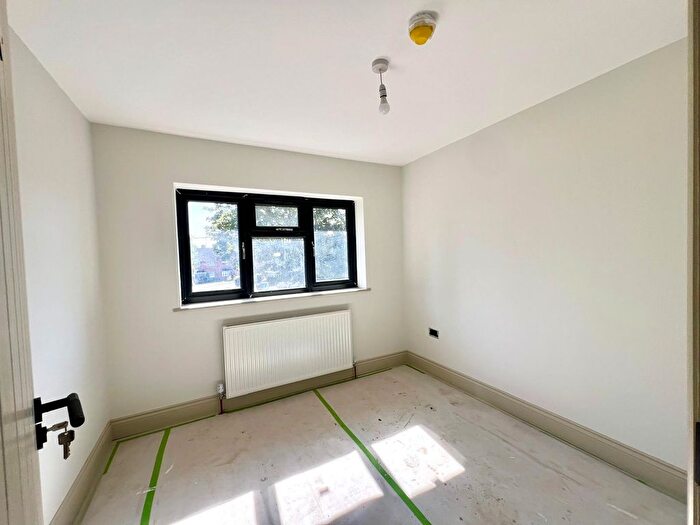 5 Bedroom Semi-Detached House To Rent In Everest Road, Staines, TW19