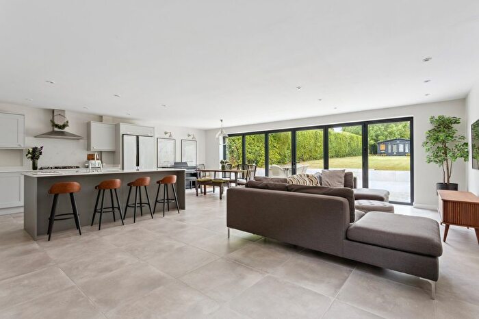 4 Bedroom Detached House For Sale In Tylers Hill Road, Chesham, Buckinghamshire, HP5
