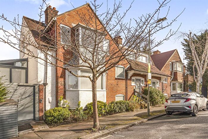 4 Bedroom Property For Sale In Park Avenue, London, NW11