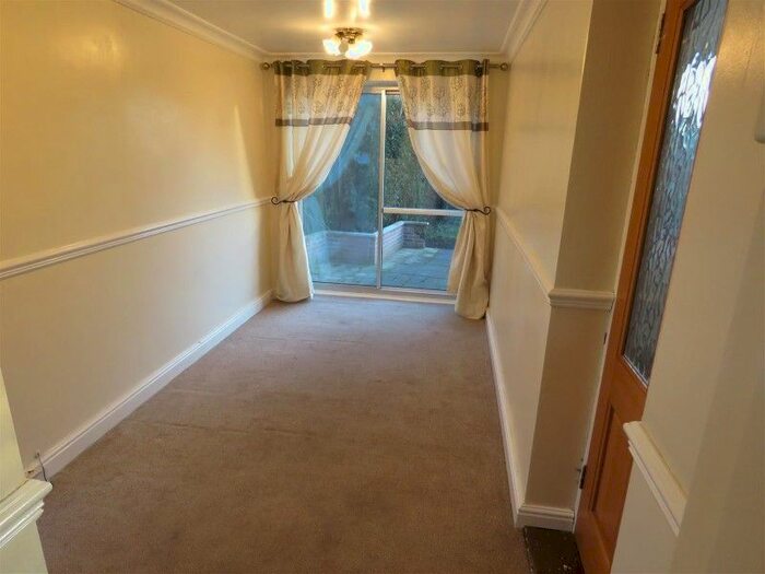 2 Bedroom Property To Rent In Jeffcock Road, High Green, S35