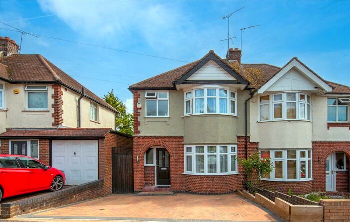 3 Bedroom Semi-Detached House To Rent In Walcot Avenue, Luton, Bedfordshire, LU2