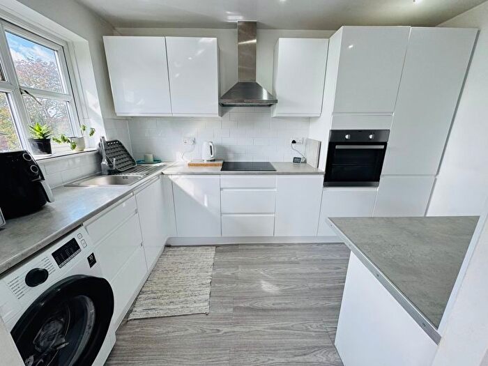 1 Bedroom Flat For Sale In Horse Shoe Crescent, Northolt, UB5