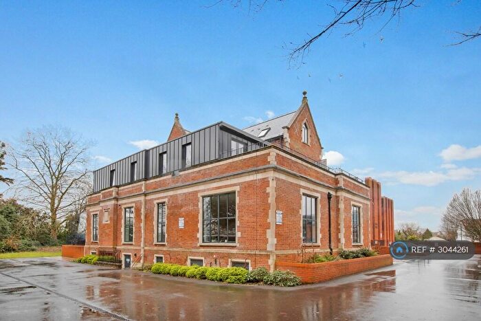 2 Bedroom Flat To Rent In Elvian House, Slough, SL1
