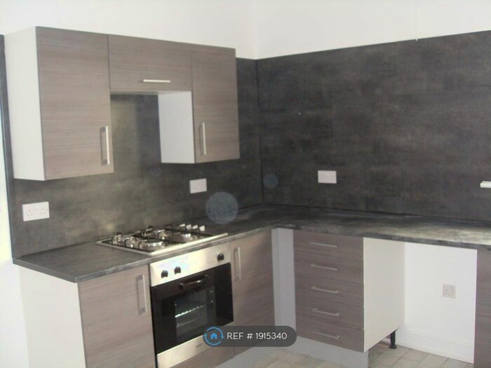 3 Bedroom Flat To Rent In First Floor, New Brighton, CH45