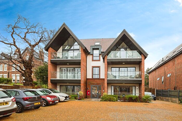 3 Bedroom Flat For Sale In Caldy Road, Wirral, CH48