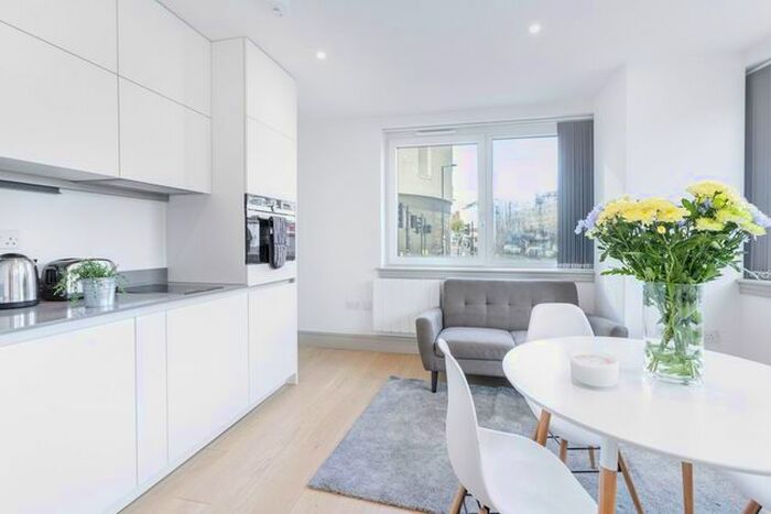 1 Bedroom Studio To Rent In High Road, London, N12