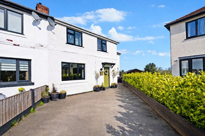 4 Bedroom Semi Detached House For Sale In Snydale Close, Westhoughton, BL5