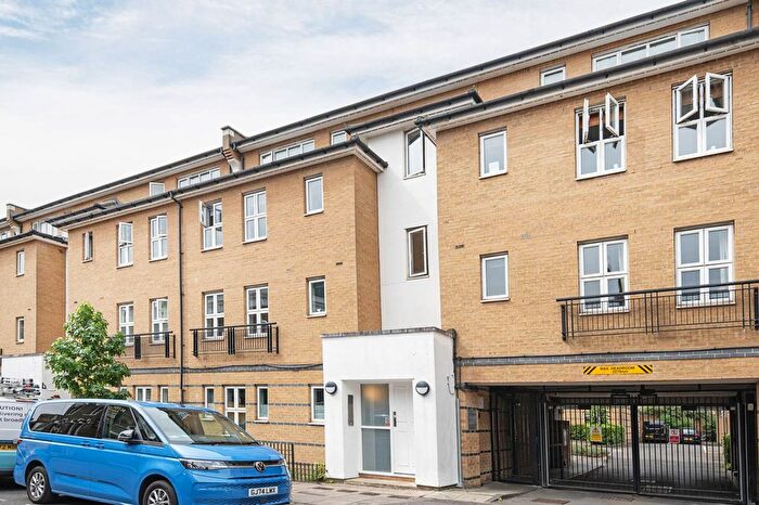 2 Bedroom Flat To Rent In Buckfast Street, Bethnal Green, London, E2