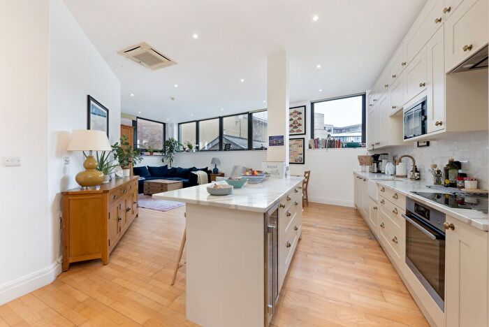 3 Bedroom Flat To Rent In Spa Road, London, SE16