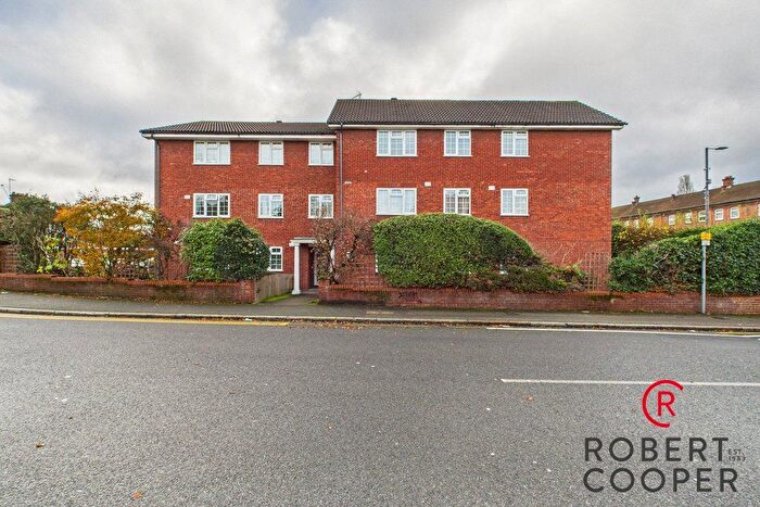 2 Bedroom Flat To Rent In Southfield Park, Harrow, HA2