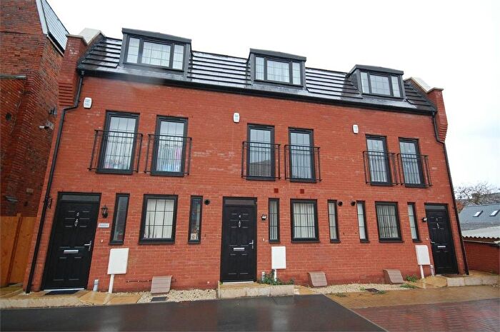 4 Bedroom Town House To Rent In Thenford Mews, Abington, Northampton, NN1