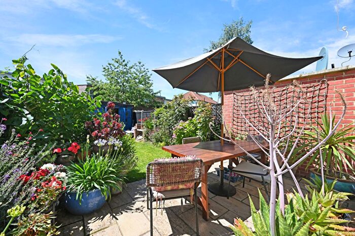 1 Bedroom Flat For Sale In Mordaunt Road, London, NW10