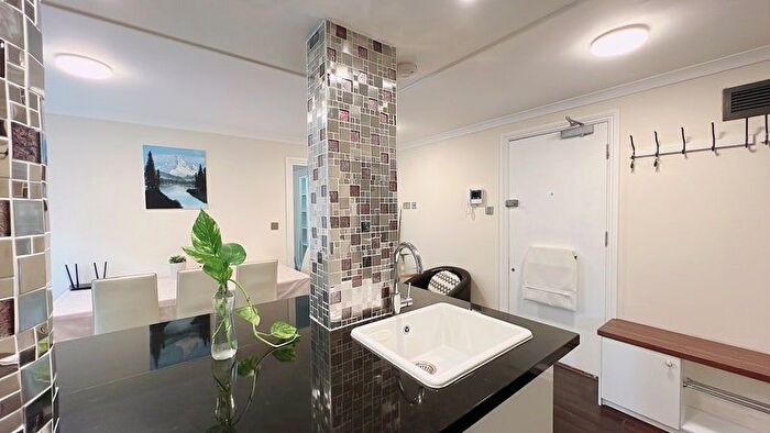 2 Bedroom Flat To Rent In Newport Court, London, WC2H