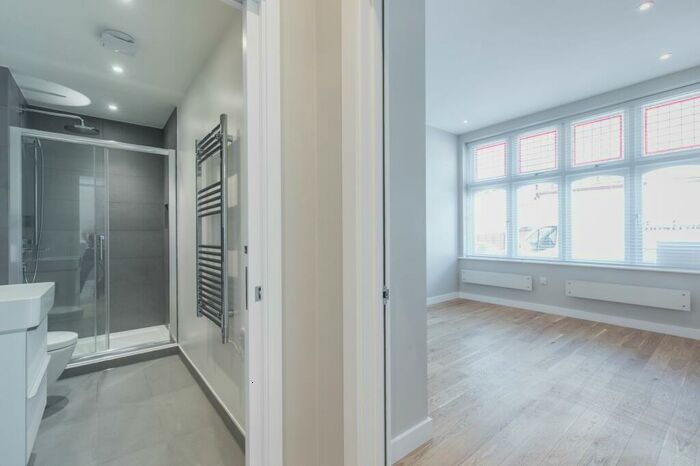 Flat To Rent In Flat Heathfield Park, NW2