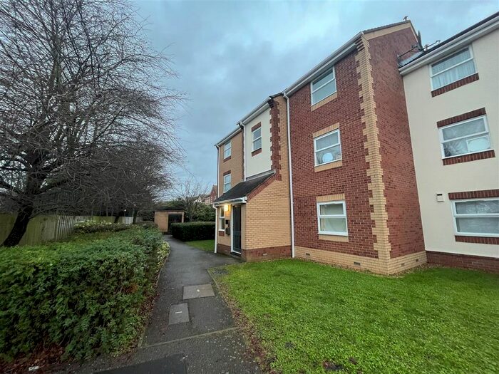 1 Bedroom Flat To Rent In Milton Court, Cross Road, Chadwell Heath, RM6