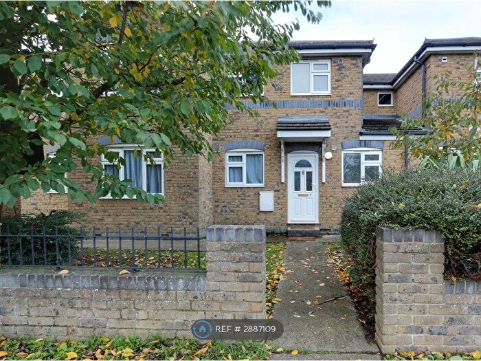 1 Bedroom Flat To Rent In Waterside Mead, Canvey Island, SS8