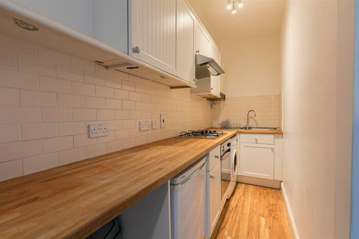 2 Bedroom Flat To Rent In Strode Road, London, SW6