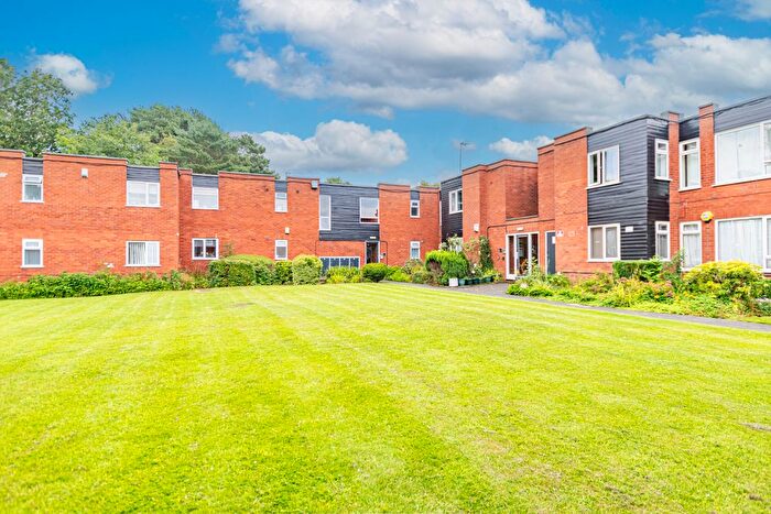 2 Bedroom Flat For Sale In Blackmoor Court, King Drive, Leeds, LS17