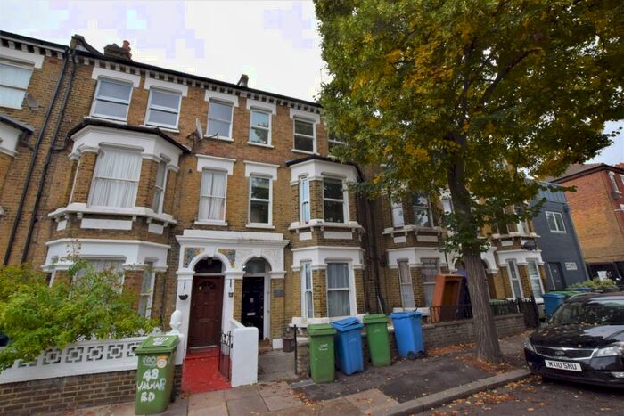2 Bedroom Flat To Rent In Valmar Road London, SE5