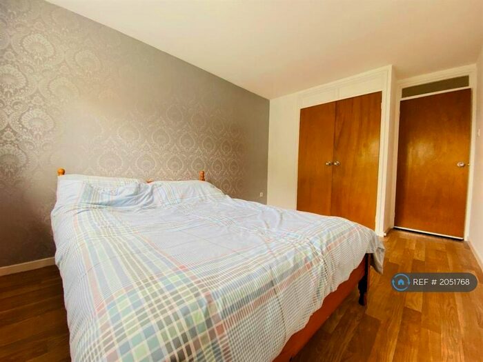 3 Bedroom Flat To Rent In Glebe Court, Glasgow, G4