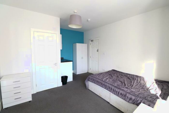 1 Bedroom Semi-Detached House To Rent In Redshaw Road, Leeds, LS12