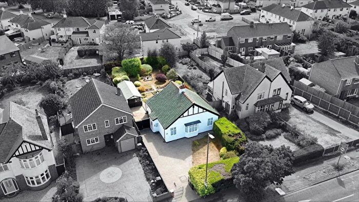 2 Bedroom Detached Bungalow For Sale In Cheltenham Road, Longlevens, Gloucester, GL2