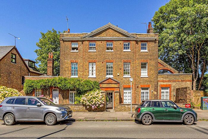 1 Bedroom Flat To Rent In London Road, Twickenham, TW1