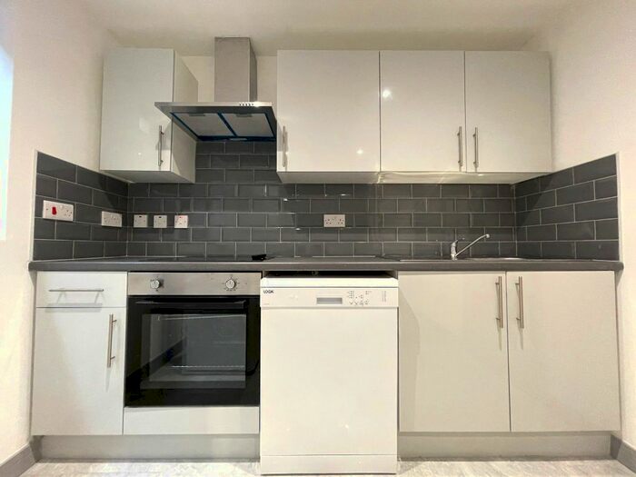 3 Bedroom Flat To Rent In Crofton Road, London, E13