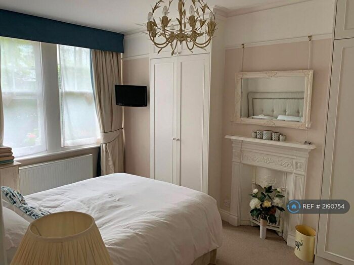 2 Bedroom Flat To Rent In Ashleigh Road, London, SW14