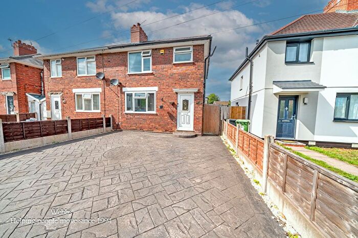 4 Bedroom Semi-detached House For Sale In North Avenue, Wolverhampton, WV11
