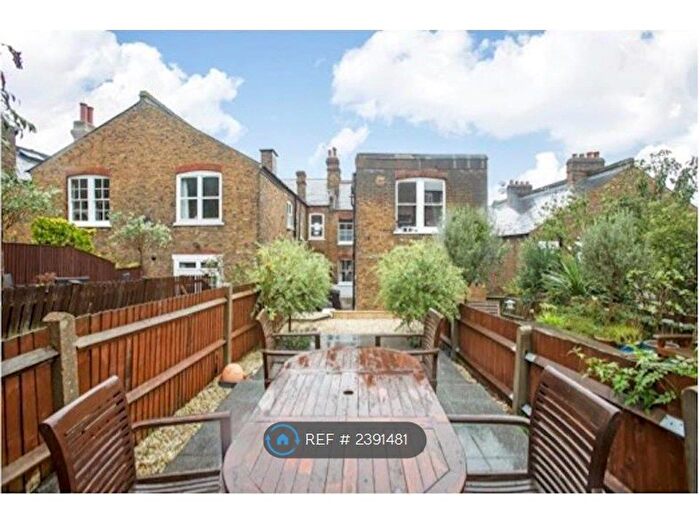 2 Bedroom Flat To Rent In Upland Road, London, SE22