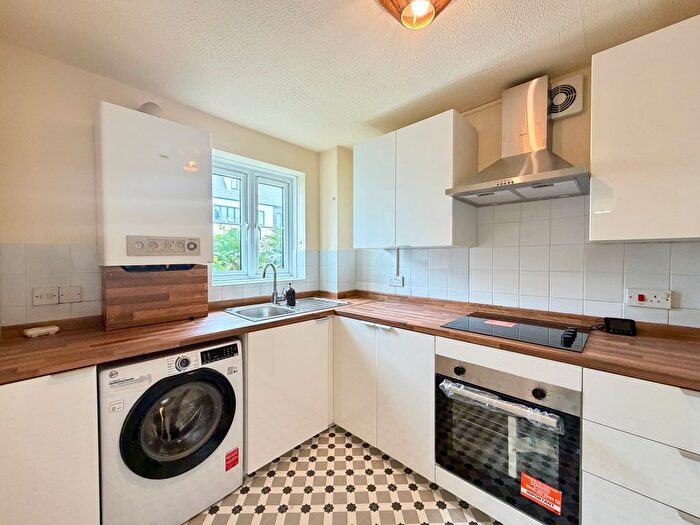 1 Bedroom Flat To Rent In Hutton Grove, London, N12