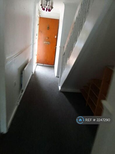 3 Bedroom Maisonette To Rent In Brion Place, London, E14