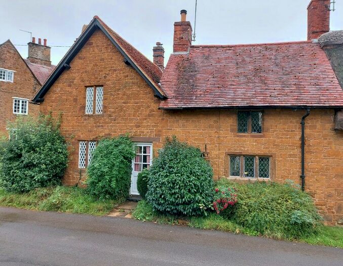 3 Bedroom Semi-Detached House To Rent In , OX17