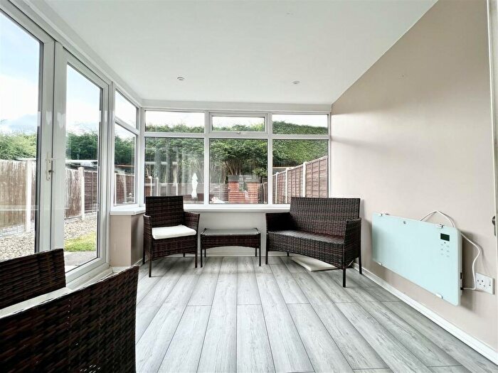 3 Bedroom Semi-Detached House For Sale In Wrekin Close, Halesowen, B63