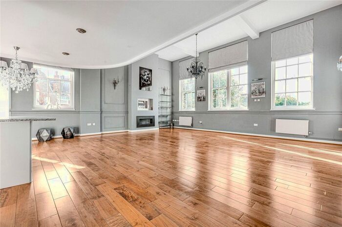3 Bedroom Flat To Rent In Victorian Heights, Thackeray Road, SW8