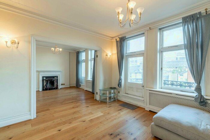 3 Bedroom Flat To Rent In Edith Grove, Chelsea, SW10