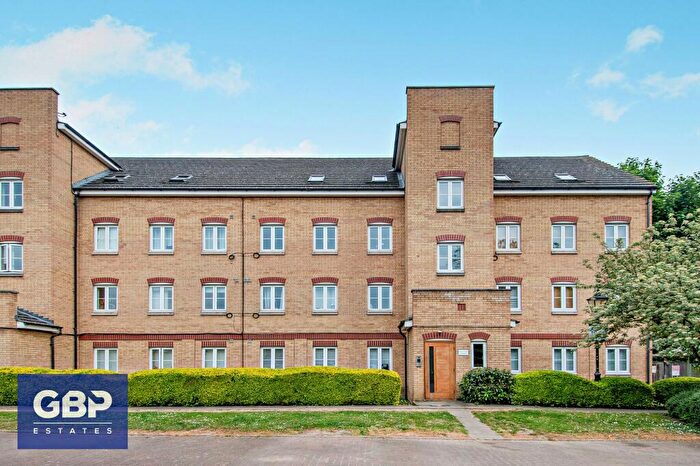 3 Bedroom Flat For Sale In Kidman Close, Gidea Park, RM2